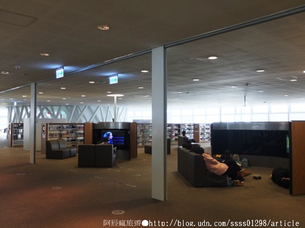 高雄市立圖書館總館:【旅行遊記。高雄前鎮區】高雄市立圖書館總館。「書香文化」理想型 城市文化新地標