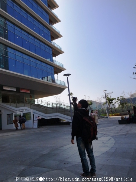 高雄市立圖書館總館:【旅行遊記。高雄前鎮區】高雄市立圖書館總館。「書香文化」理想型 城市文化新地標