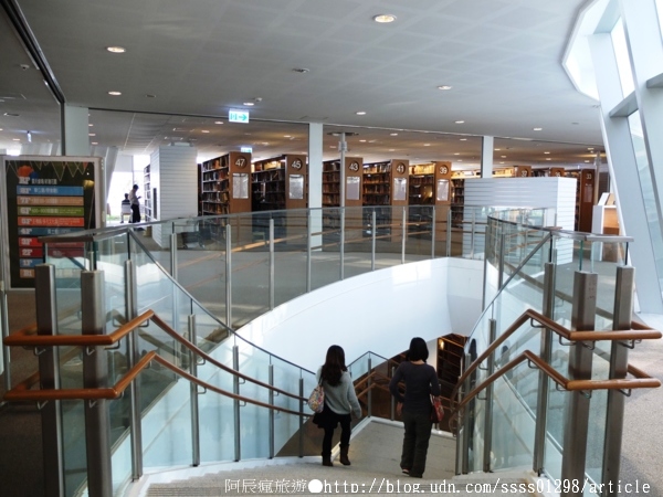 高雄市立圖書館總館:【旅行遊記。高雄前鎮區】高雄市立圖書館總館。「書香文化」理想型 城市文化新地標