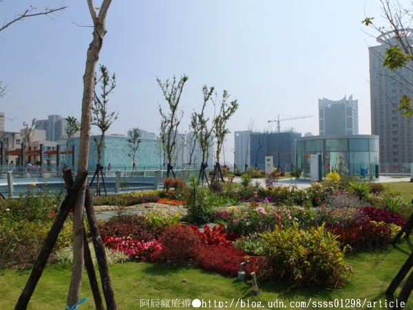 高雄市立圖書館總館:【旅行遊記。高雄前鎮區】高雄市立圖書館總館。「書香文化」理想型 城市文化新地標