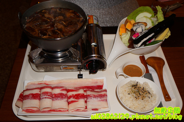 台南異國料理 Thinking食下有約(郡平店)：【台南-安平區】麻油x澳牛...創意十足的火鍋!~無制式菜單/芝麻奶酪/免服務費《台南異國料理 Thinking食下有約》