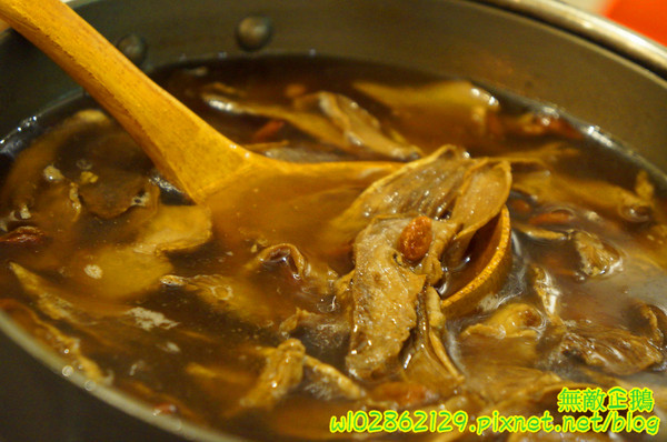 台南異國料理 Thinking食下有約(郡平店)：【台南-安平區】麻油x澳牛...創意十足的火鍋!~無制式菜單/芝麻奶酪/免服務費《台南異國料理 Thinking食下有約》