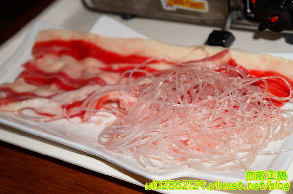 台南異國料理 Thinking食下有約(郡平店)：【台南-安平區】麻油x澳牛...創意十足的火鍋!~無制式菜單/芝麻奶酪/免服務費《台南異國料理 Thinking食下有約》