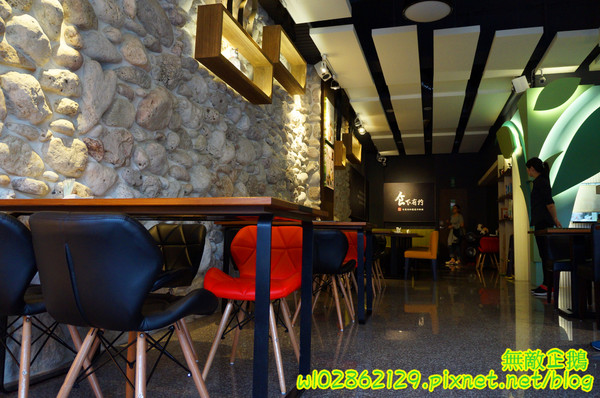 台南異國料理 Thinking食下有約(郡平店)：【台南-安平區】麻油x澳牛...創意十足的火鍋!~無制式菜單/芝麻奶酪/免服務費《台南異國料理 Thinking食下有約》