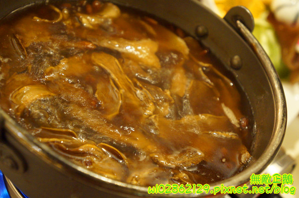 台南異國料理 Thinking食下有約(郡平店)：【台南-安平區】麻油x澳牛...創意十足的火鍋!~無制式菜單/芝麻奶酪/免服務費《台南異國料理 Thinking食下有約》