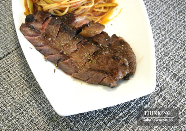 台南異國料理 Thinking食下有約(郡平店)：【台南||安平】用心的料理。食下有約──連飲料都好喝！推『花雕蹄膀煲』(有出年菜哦！)