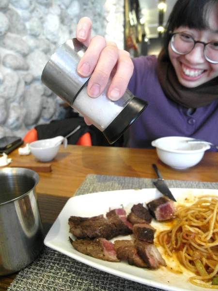 台南異國料理 Thinking食下有約(郡平店)：【台南||安平】用心的料理。食下有約──連飲料都好喝！推『花雕蹄膀煲』(有出年菜哦！)