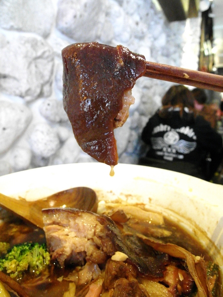 台南異國料理 Thinking食下有約(郡平店)：【台南||安平】用心的料理。食下有約──連飲料都好喝！推『花雕蹄膀煲』(有出年菜哦！)