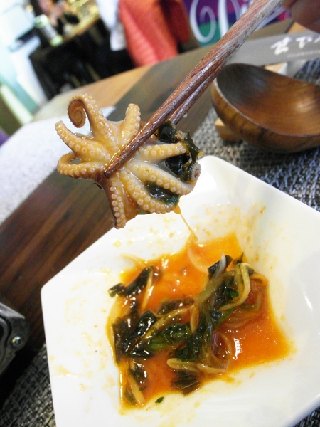 台南異國料理 Thinking食下有約(郡平店)：【台南||安平】用心的料理。食下有約──連飲料都好喝！推『花雕蹄膀煲』(有出年菜哦！)