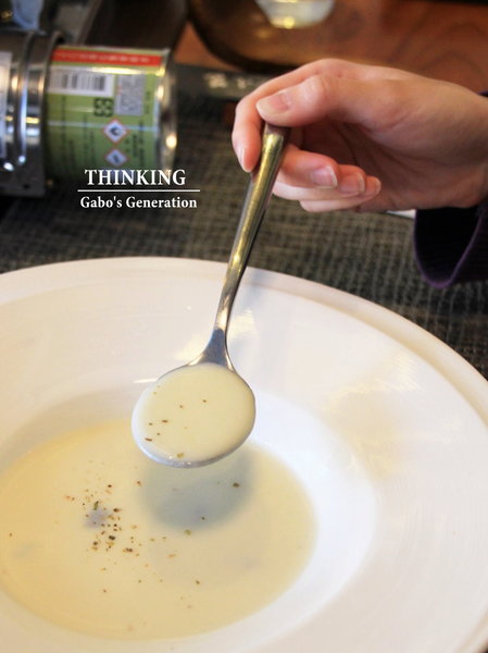 台南異國料理 Thinking食下有約(郡平店)：【台南||安平】用心的料理。食下有約──連飲料都好喝！推『花雕蹄膀煲』(有出年菜哦！)