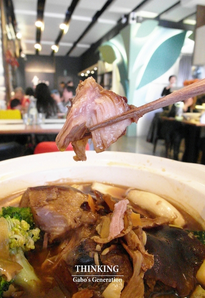 台南異國料理 Thinking食下有約(郡平店)：【台南||安平】用心的料理。食下有約──連飲料都好喝！推『花雕蹄膀煲』(有出年菜哦！)