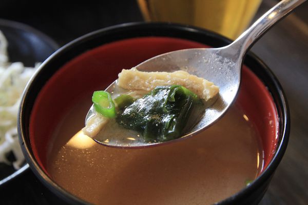 咖哩本色，日式豬排，捷運美食，小巨蛋周遭美食，松山線美食，咖哩飯，