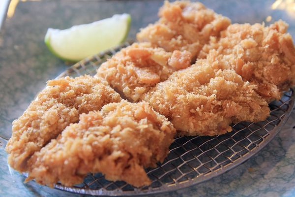 咖哩本色，日式豬排，捷運美食，小巨蛋周遭美食，松山線美食，咖哩飯，