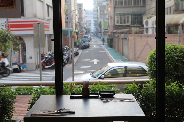 咖哩本色，日式豬排，捷運美食，小巨蛋周遭美食，松山線美食，咖哩飯，