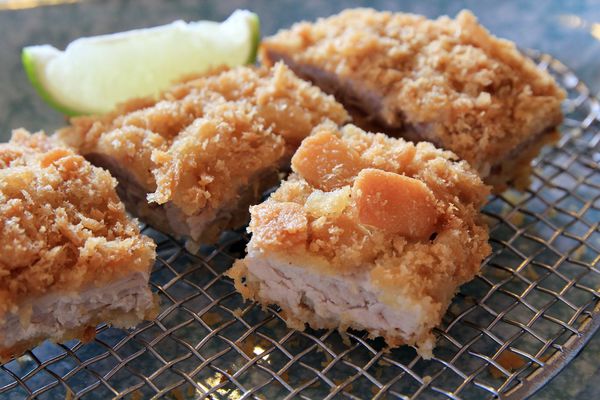 咖哩本色，日式豬排，捷運美食，小巨蛋周遭美食，松山線美食，咖哩飯，