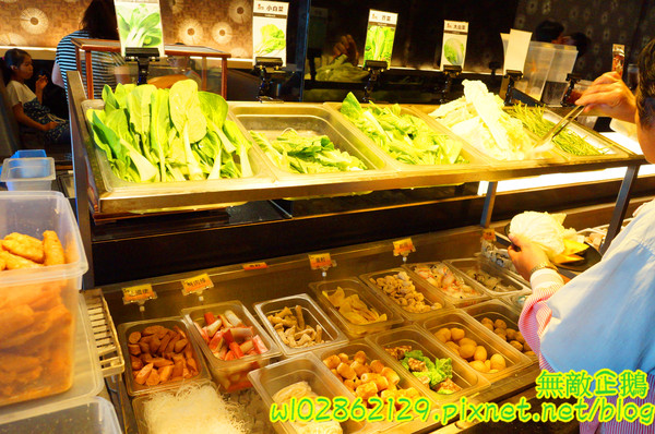 饗麻饗辣麻辣火鍋(台南中華店)：【台南-永康區】七股活蝦x吃到飽...吃火鍋+丼飯~大甲芋頭/麻辣鴨血/玉米超甜《饗麻饗辣麻辣火鍋》