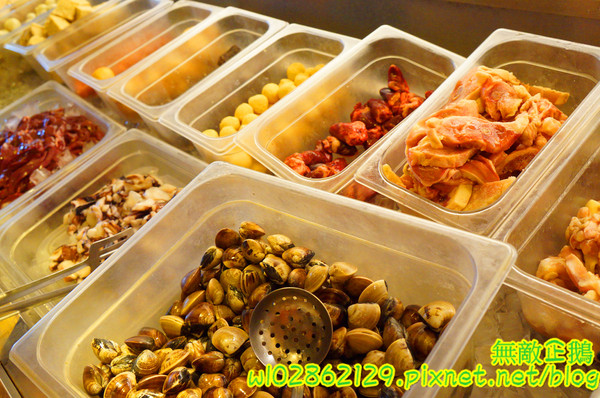 饗麻饗辣麻辣火鍋(台南中華店)：【台南-永康區】七股活蝦x吃到飽...吃火鍋+丼飯~大甲芋頭/麻辣鴨血/玉米超甜《饗麻饗辣麻辣火鍋》