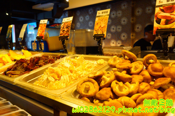 饗麻饗辣麻辣火鍋(台南中華店)：【台南-永康區】七股活蝦x吃到飽...吃火鍋+丼飯~大甲芋頭/麻辣鴨血/玉米超甜《饗麻饗辣麻辣火鍋》