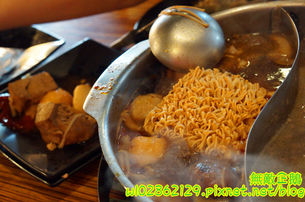 饗麻饗辣麻辣火鍋(台南中華店)：【台南-永康區】七股活蝦x吃到飽...吃火鍋+丼飯~大甲芋頭/麻辣鴨血/玉米超甜《饗麻饗辣麻辣火鍋》