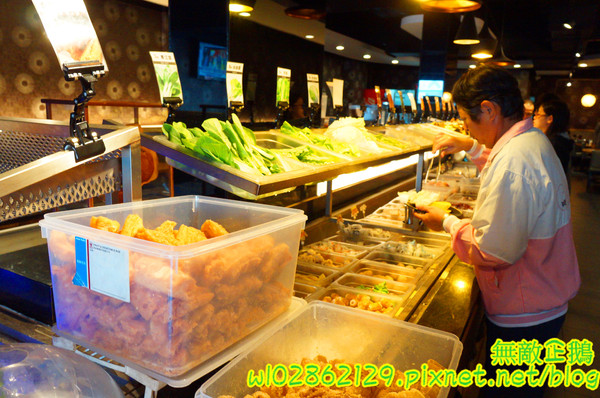 饗麻饗辣麻辣火鍋(台南中華店)：【台南-永康區】七股活蝦x吃到飽...吃火鍋+丼飯~大甲芋頭/麻辣鴨血/玉米超甜《饗麻饗辣麻辣火鍋》