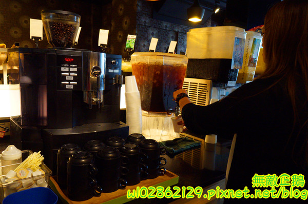 饗麻饗辣麻辣火鍋(台南中華店)：【台南-永康區】七股活蝦x吃到飽...吃火鍋+丼飯~大甲芋頭/麻辣鴨血/玉米超甜《饗麻饗辣麻辣火鍋》