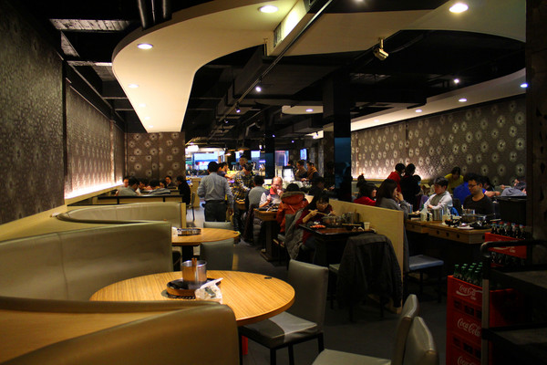 饗麻饗辣麻辣火鍋(台南中華店)：[台南]台版海底撈番茄鍋X活跳海鮮吃到飽 饗麻饗辣麻辣火鍋