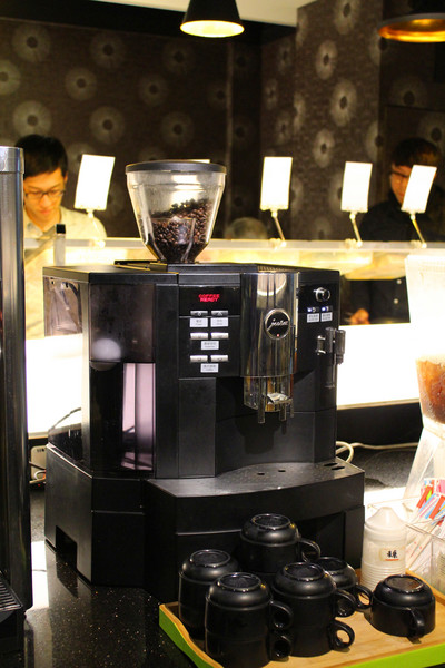 饗麻饗辣麻辣火鍋(台南中華店)：[台南]台版海底撈番茄鍋X活跳海鮮吃到飽 饗麻饗辣麻辣火鍋