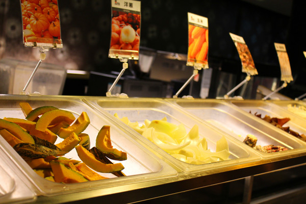 饗麻饗辣麻辣火鍋(台南中華店)：[台南]台版海底撈番茄鍋X活跳海鮮吃到飽 饗麻饗辣麻辣火鍋