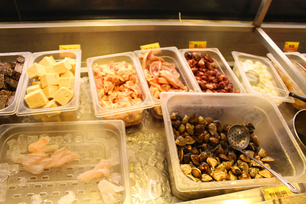 饗麻饗辣麻辣火鍋(台南中華店)：[台南]台版海底撈番茄鍋X活跳海鮮吃到飽 饗麻饗辣麻辣火鍋