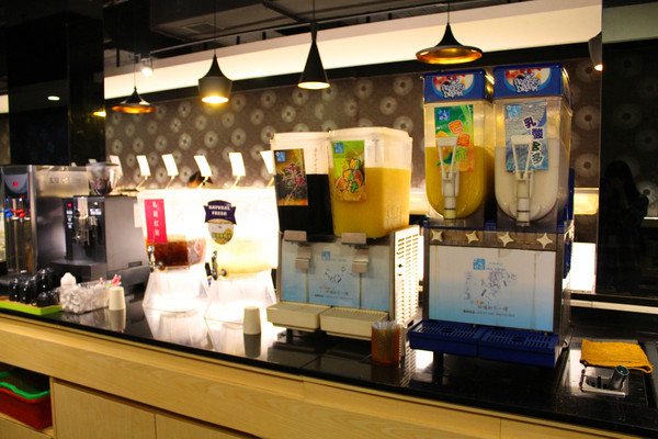 饗麻饗辣麻辣火鍋(台南中華店)：[台南]台版海底撈番茄鍋X活跳海鮮吃到飽 饗麻饗辣麻辣火鍋