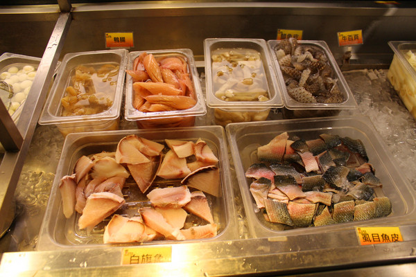 饗麻饗辣麻辣火鍋(台南中華店)：[台南]台版海底撈番茄鍋X活跳海鮮吃到飽 饗麻饗辣麻辣火鍋