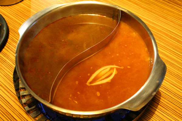 饗麻饗辣麻辣火鍋(台南中華店)：[台南]台版海底撈番茄鍋X活跳海鮮吃到飽 饗麻饗辣麻辣火鍋