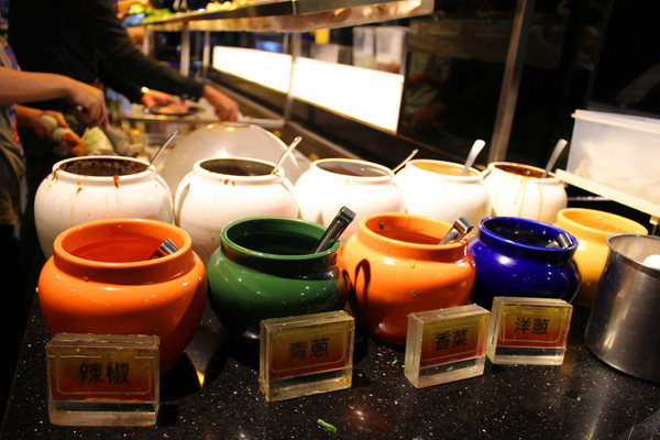 饗麻饗辣麻辣火鍋(台南中華店)：[台南]台版海底撈番茄鍋X活跳海鮮吃到飽 饗麻饗辣麻辣火鍋