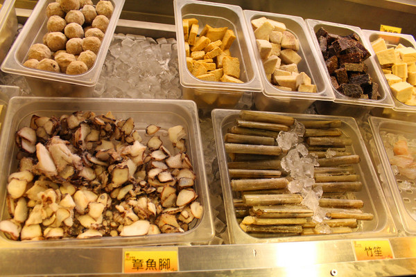 饗麻饗辣麻辣火鍋(台南中華店)：[台南]台版海底撈番茄鍋X活跳海鮮吃到飽 饗麻饗辣麻辣火鍋