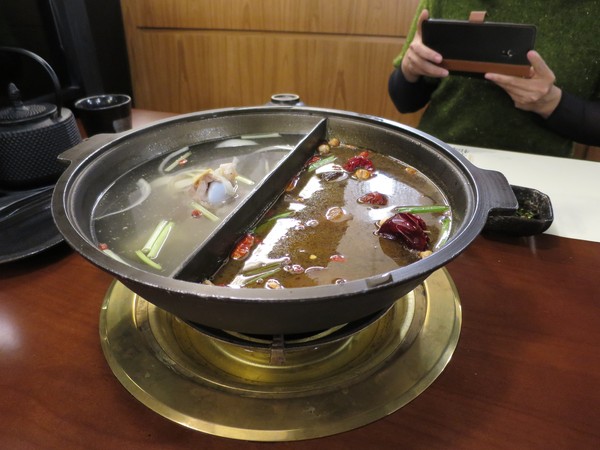 聚梧桐 臻品麻辣鍋物：千里思念。相聚梧桐~  ..聚梧桐-臻品麻辣鍋物