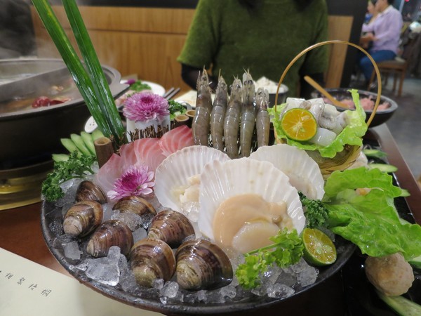 聚梧桐 臻品麻辣鍋物:千里思念。相聚梧桐~ ..聚梧桐-臻品麻辣鍋物