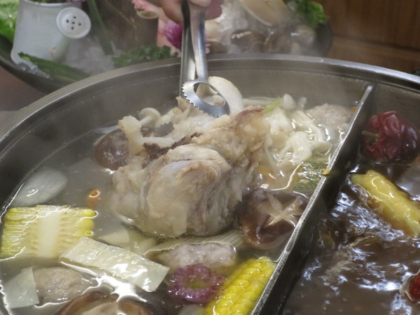 聚梧桐 臻品麻辣鍋物:千里思念。相聚梧桐~ ..聚梧桐-臻品麻辣鍋物