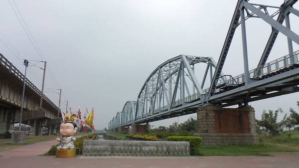 舊鐵橋天空步道：【高雄景點】高雄大樹~舊鐵橋天空步道