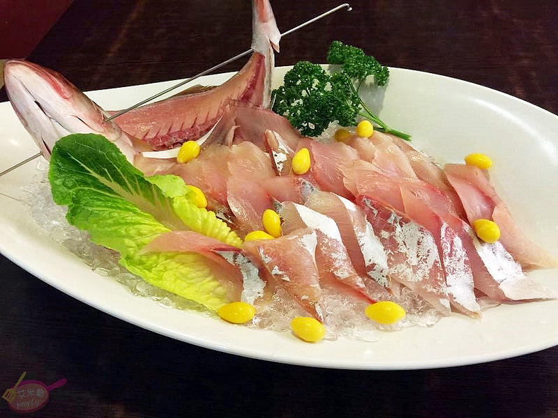 12042261_916335315127226_927282215_n