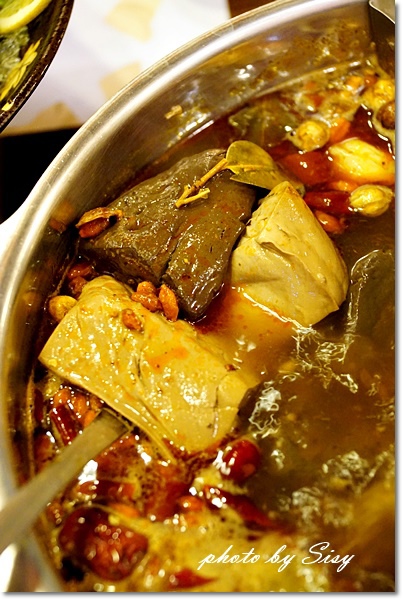 京宴屋涮涮鍋：京宴屋 金門酒糟溫體牛肉火鍋專賣店~令人大呼過癮的牛肉饗宴