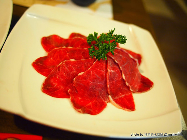 京宴屋涮涮鍋:【食記】新北Jing Yan Wu 京宴屋金門酒糟牛料理全餐&龍益莊牛肉乾@永和樂華夜市捷運MRT頂溪 : 全台唯一金門酒糟溫體牛肉火鍋!食材新鮮湯頭好,牛肉煮久也不乾澀喔!