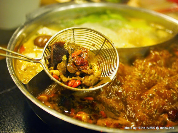 京宴屋涮涮鍋:【食記】新北Jing Yan Wu 京宴屋金門酒糟牛料理全餐&龍益莊牛肉乾@永和樂華夜市捷運MRT頂溪 : 全台唯一金門酒糟溫體牛肉火鍋!食材新鮮湯頭好,牛肉煮久也不乾澀喔!