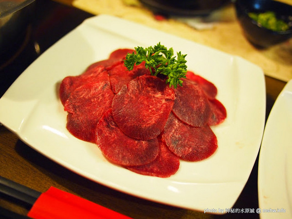 京宴屋涮涮鍋:【食記】新北Jing Yan Wu 京宴屋金門酒糟牛料理全餐&龍益莊牛肉乾@永和樂華夜市捷運MRT頂溪 : 全台唯一金門酒糟溫體牛肉火鍋!食材新鮮湯頭好,牛肉煮久也不乾澀喔!