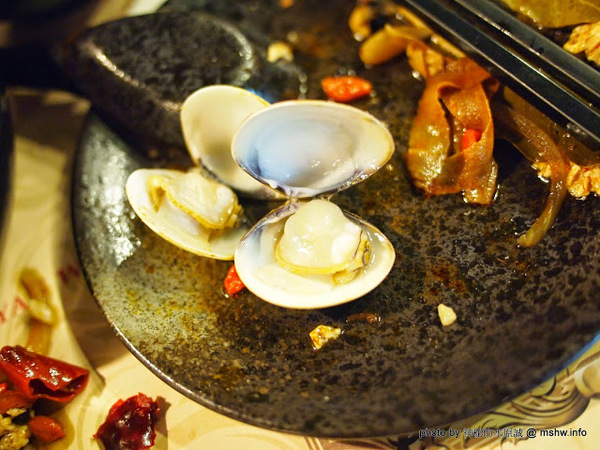 京宴屋涮涮鍋:【食記】新北Jing Yan Wu 京宴屋金門酒糟牛料理全餐&龍益莊牛肉乾@永和樂華夜市捷運MRT頂溪 : 全台唯一金門酒糟溫體牛肉火鍋!食材新鮮湯頭好,牛肉煮久也不乾澀喔!