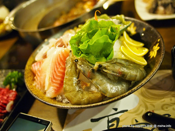 京宴屋涮涮鍋:【食記】新北Jing Yan Wu 京宴屋金門酒糟牛料理全餐&龍益莊牛肉乾@永和樂華夜市捷運MRT頂溪 : 全台唯一金門酒糟溫體牛肉火鍋!食材新鮮湯頭好,牛肉煮久也不乾澀喔!