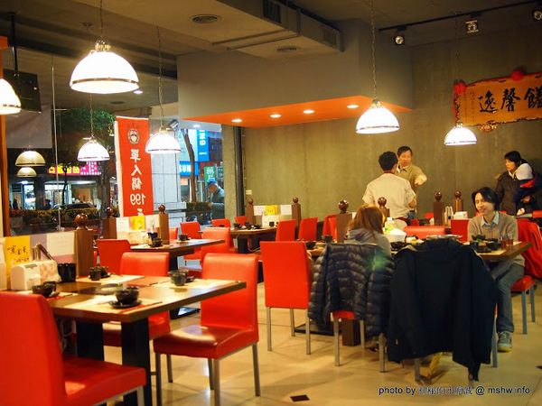 京宴屋涮涮鍋:【食記】新北Jing Yan Wu 京宴屋金門酒糟牛料理全餐&龍益莊牛肉乾@永和樂華夜市捷運MRT頂溪 : 全台唯一金門酒糟溫體牛肉火鍋!食材新鮮湯頭好,牛肉煮久也不乾澀喔!