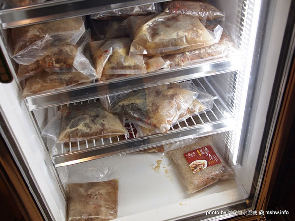 京宴屋涮涮鍋:【食記】新北Jing Yan Wu 京宴屋金門酒糟牛料理全餐&龍益莊牛肉乾@永和樂華夜市捷運MRT頂溪 : 全台唯一金門酒糟溫體牛肉火鍋!食材新鮮湯頭好,牛肉煮久也不乾澀喔!