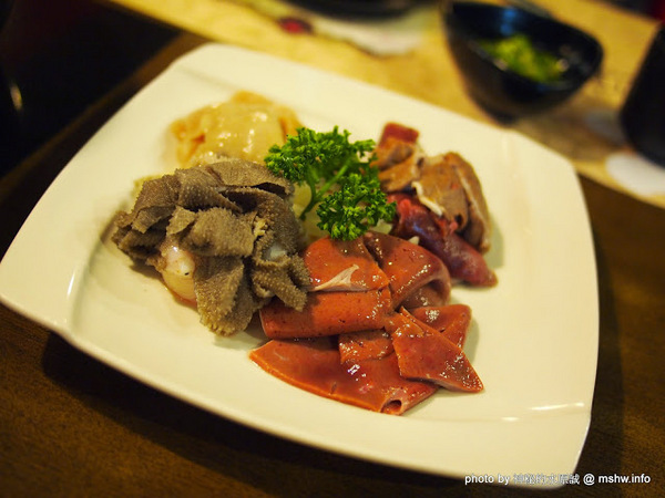 京宴屋涮涮鍋:【食記】新北Jing Yan Wu 京宴屋金門酒糟牛料理全餐&龍益莊牛肉乾@永和樂華夜市捷運MRT頂溪 : 全台唯一金門酒糟溫體牛肉火鍋!食材新鮮湯頭好,牛肉煮久也不乾澀喔!