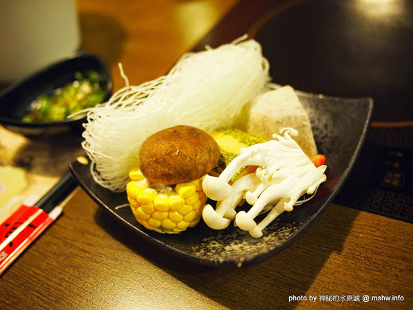 京宴屋涮涮鍋:【食記】新北Jing Yan Wu 京宴屋金門酒糟牛料理全餐&龍益莊牛肉乾@永和樂華夜市捷運MRT頂溪 : 全台唯一金門酒糟溫體牛肉火鍋!食材新鮮湯頭好,牛肉煮久也不乾澀喔!