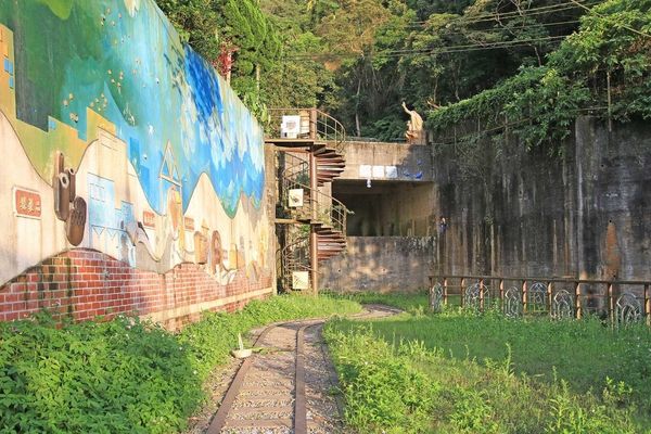 【台北旅遊】和興炭坑與象山101夜景-台北半日遊